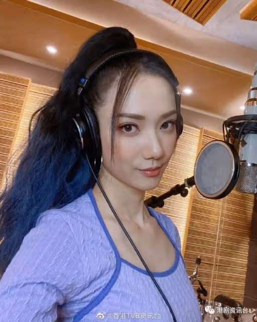 王君馨錄音室自拍預告錄製新歌!張天賦民初造型拍新歌MV