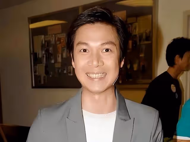 知名港星滿頭白髮出鏡!自覺年齡大不願染髮,出軌港姐事業盡毀