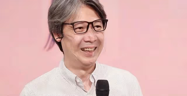 知名港星滿頭白髮出鏡!自覺年齡大不願染髮,出軌港姐事業盡毀