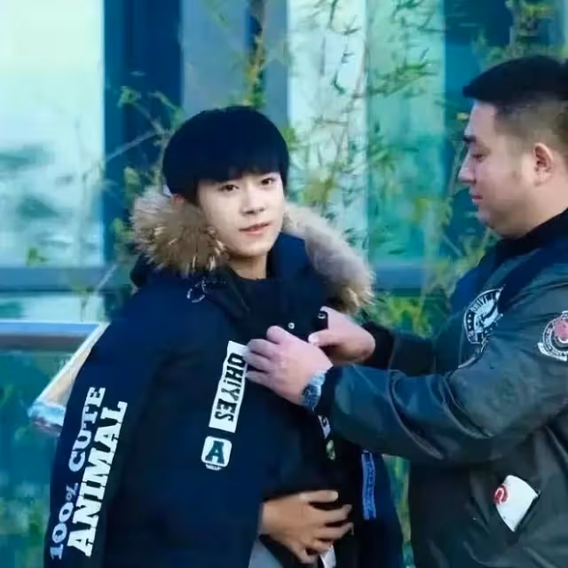 明星對助理的差別有多大?有人說助理下賤,有人讓助理下跪