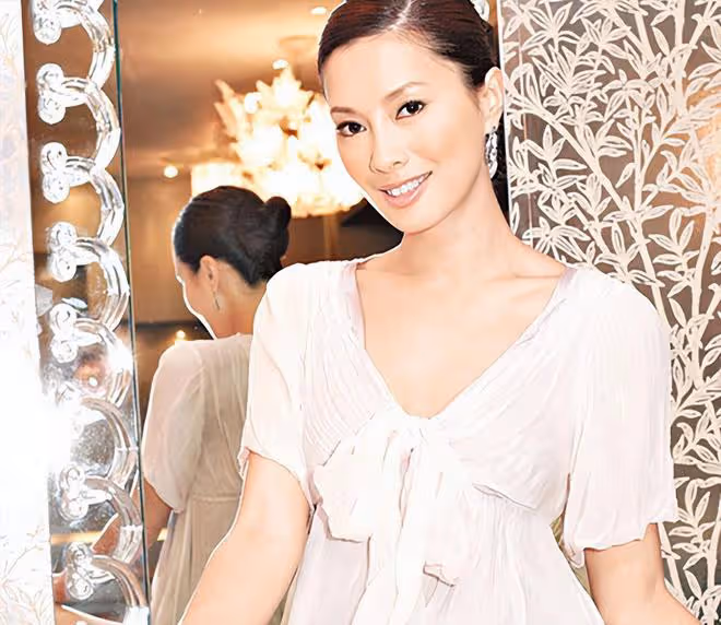 TVB老闆娘與甄子丹妻子聚會!曾當模特48歲仍貌美,二婚過得幸福