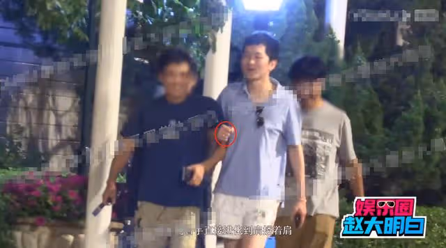 馬思純發福似大媽!陪張哲軒聚會全程無互動,穿透視上衣身寬體胖