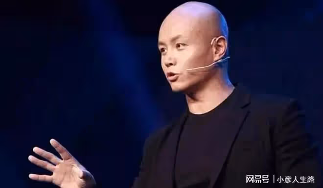 樂嘉:被指當眾罵金星,調戲謝娜,如今淪落到街頭商演
