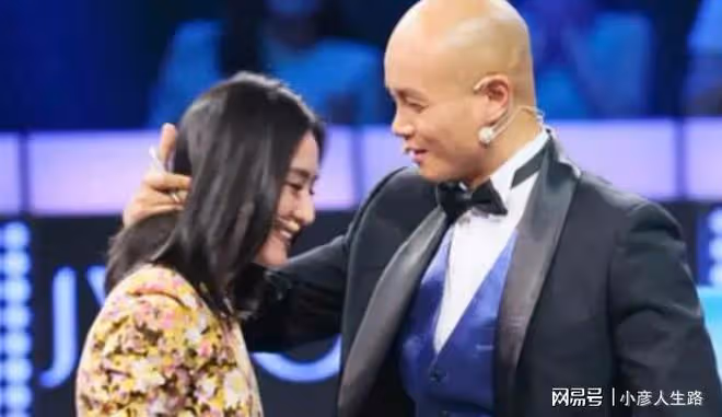 樂嘉:被指當眾罵金星,調戲謝娜,如今淪落到街頭商演
