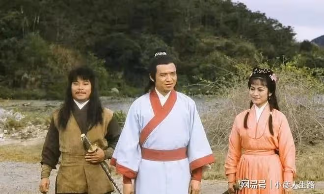 香港娛樂圈買第一輛奔馳的演員,給女兒連開三家餐廳,買千萬豪宅