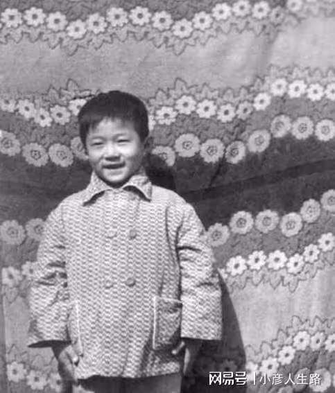 30歲從高薪設計師轉行做演員,譚凱苦熬20年,龍套終成老戲骨