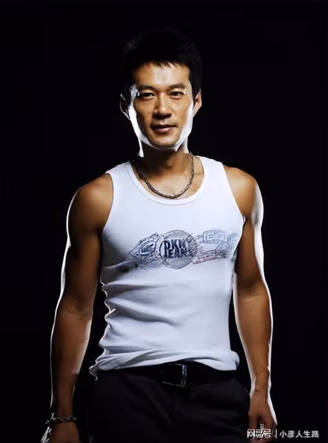 30歲從高薪設計師轉行做演員,譚凱苦熬20年,龍套終成老戲骨