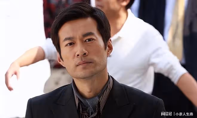 30歲從高薪設計師轉行做演員,譚凱苦熬20年,龍套終成老戲骨