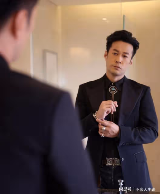 30歲從高薪設計師轉行做演員,譚凱苦熬20年,龍套終成老戲骨