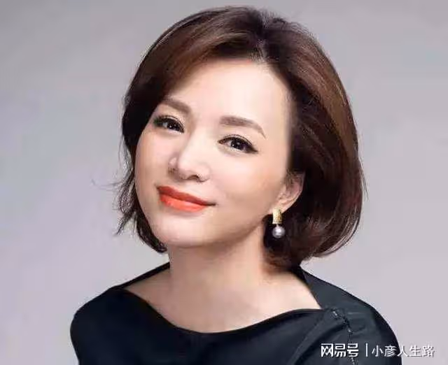 董卿含淚哭訴:因為父親我自卑一生,又在痛與淚中與他和解