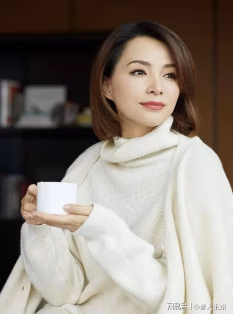 董卿含淚哭訴:因為父親我自卑一生,又在痛與淚中與他和解