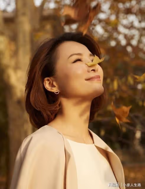 董卿含淚哭訴:因為父親我自卑一生,又在痛與淚中與他和解