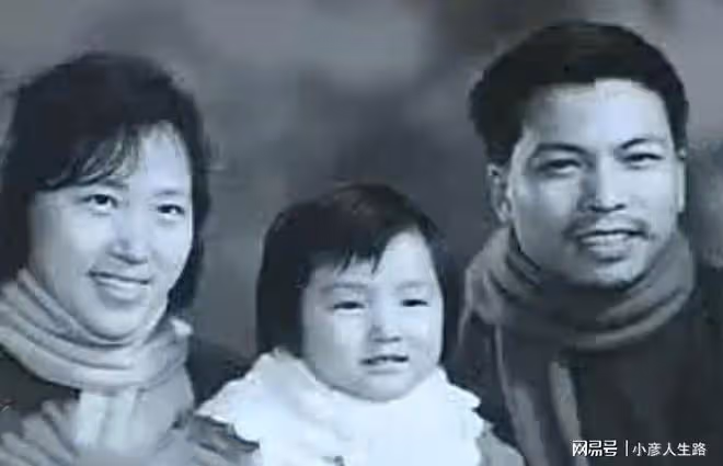 董卿含淚哭訴:因為父親我自卑一生,又在痛與淚中與他和解