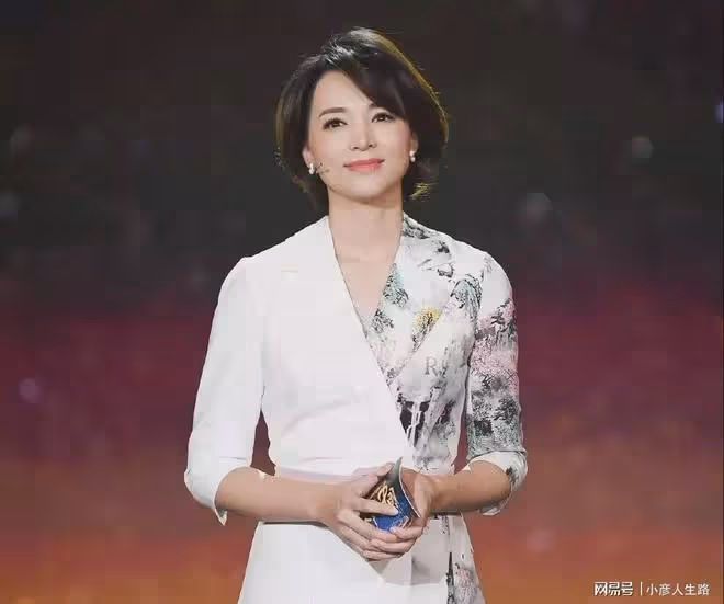 董卿含淚哭訴:因為父親我自卑一生,又在痛與淚中與他和解