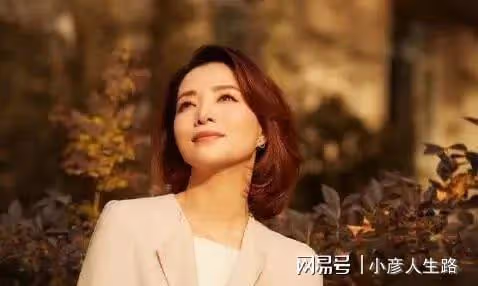 董卿含淚哭訴:因為父親我自卑一生,又在痛與淚中與他和解