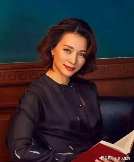 董卿含淚哭訴:因為父親我自卑一生,又在痛與淚中與他和解