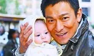 曾被迫3換幼兒園!劉德華「8歲女兒」入院看心臟 老來得子的背後:是所有父母的隱痛