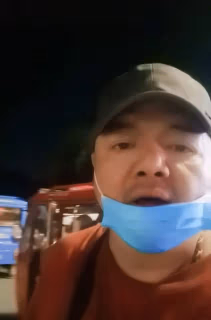49歲戲骨無戲可拍，深夜開破舊三輪到車站攬活，請求媒體幫忙報道