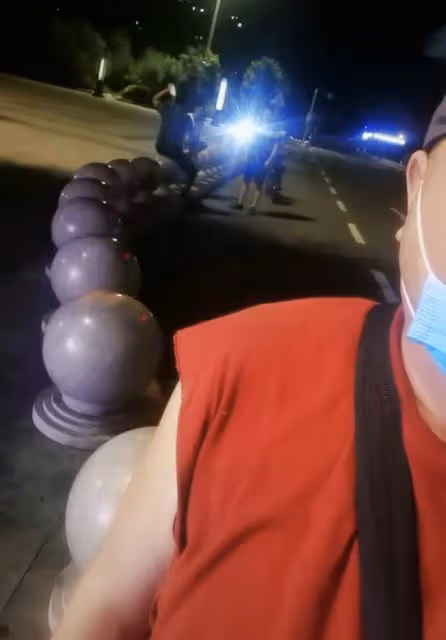 49歲戲骨無戲可拍,深夜開破舊三輪到車站攬活,請求媒體幫忙報道