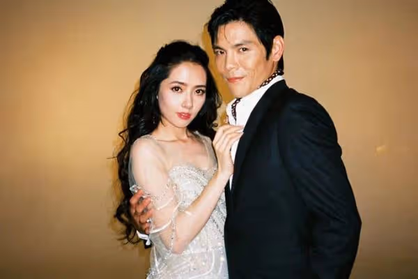 狗仔曝向佐出軌:與美女約會後和對方同回家中