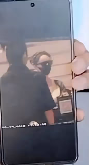 狗仔曝向佐出軌:與美女約會後和對方同回家中