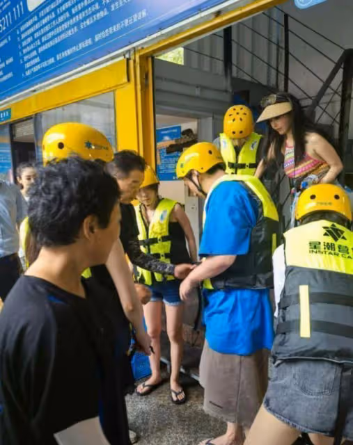 王思聰安吉划船被偶遇 與新女友配合默契