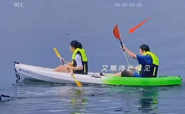 王思聰安吉划船被偶遇 與新女友配合默契