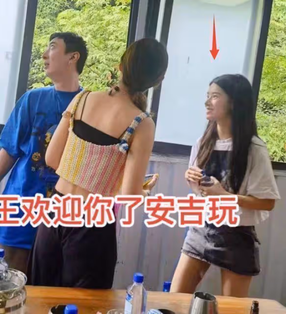 王思聰安吉划船被偶遇 與新女友配合默契