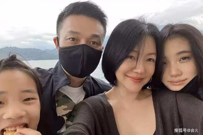 44歲小S罕曬全家福 自曝3天穿同一套衣服 ...
