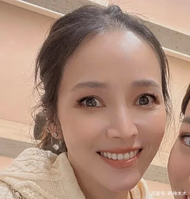 侯佩岑近照腰腹粗壯疑懷三胎 狀態不如素人