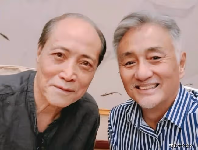 李連杰87歲岳父罕露面 頭髮花白精神抖擻