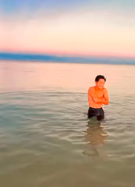 曹格老婆曬比基尼美照,凹凸有致似少女,兒子皮膚黝黑肌肉壯碩