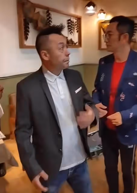 一眾港星齊聚大灣區，林韋辰凍齡如30歲小夥，「方唐鏡」吳啟華定居內地，雷宇揚髮型仍搶鏡，網友：回憶滿滿