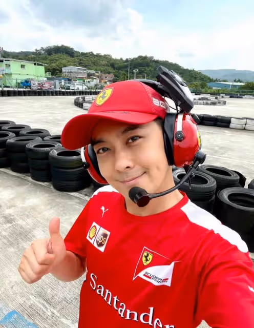 林志穎被曝駕駛特斯拉汽車車禍,目擊者:他頭部受傷,孩子臉擦傷