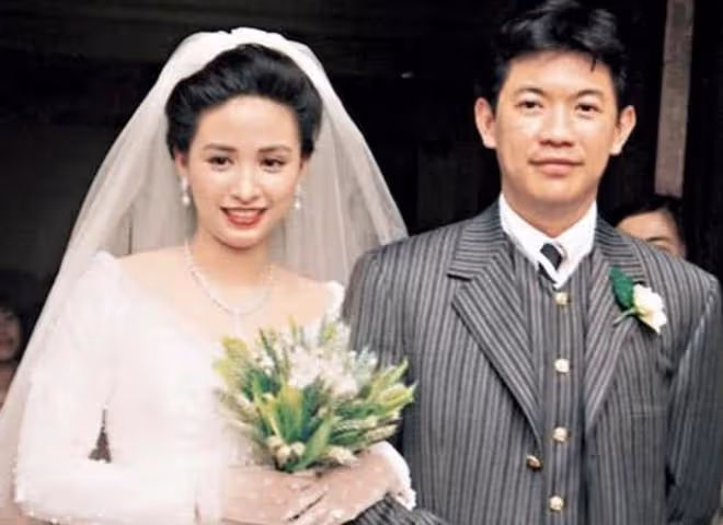 恭喜!百億富二代開健身房,乾爸張學友現身支持,當眾相擁感情好