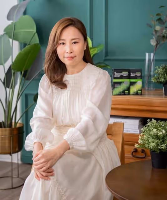 期待！香港知名女星以新形象復出，曾傳嫁富商：還未結婚享受單身