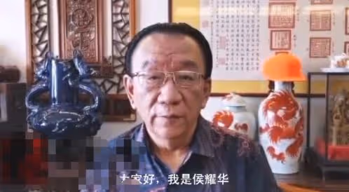 75歲侯耀華暴瘦參加壽宴,多位戲骨現身,現場近10位美女端菜表演