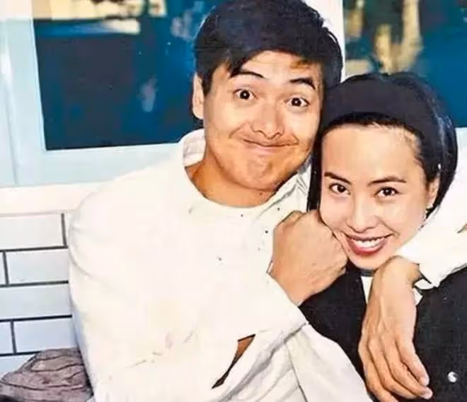 「年過半百無兒女」的8位明星,億萬身家沒人繼承,不心疼嗎?