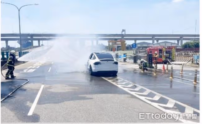 開特斯拉自撞!林志穎父子發生嚴重車禍