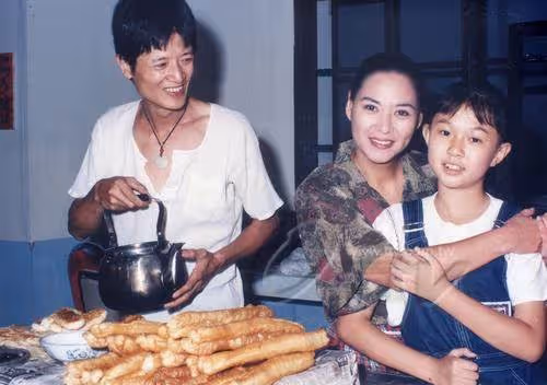 單親養子33年,李靜美揭兒子身世之謎生父已有新家,不捨兒子從未團員,兒子的一句話,讓她看開沒名分