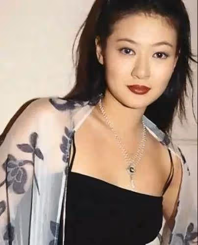 淒涼人生,女星被母親當成搖錢樹,拋下滿月兒子,從24摟一躍而下,年僅29歲