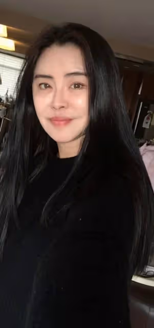 王祖賢現身高雄?漁港叫賣小妹「外型激似女神」處理鮮魚超俐落 老粉絲朝聖嗨喊:「真的是小倩」