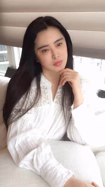 王祖賢現身高雄?漁港叫賣小妹「外型激似女神」處理鮮魚超俐落 老粉絲朝聖嗨喊:「真的是小倩」