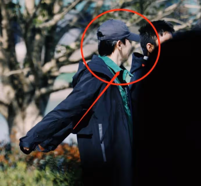 極挑路透曝光,鄧倫素顏亮相皮膚抗打鏡頭,腳上的拖鞋卻太搶鏡了_節目_嘉賓_狀態