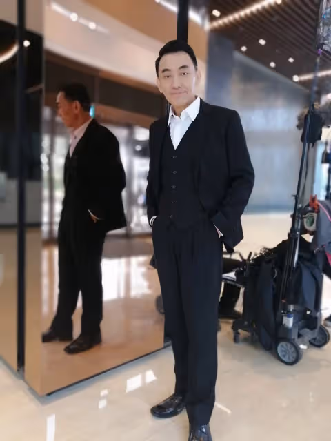 消失半年憔悴露面!徐亨「雙頰凹陷暴瘦復出」嚇壞網友 54歲近況曝光「坦承遇中年危機」:很想回來拍戲
