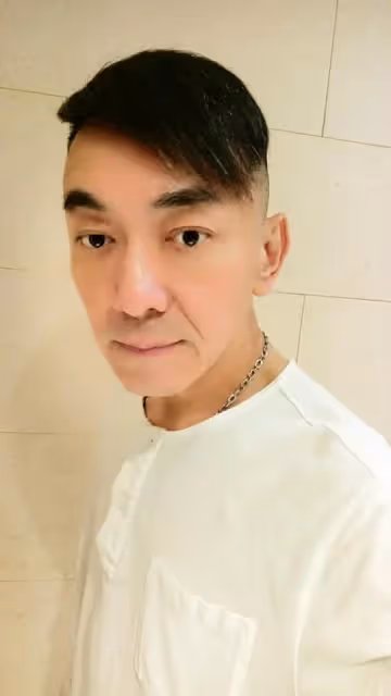 消失半年憔悴露面!徐亨「雙頰凹陷暴瘦復出」嚇壞網友 54歲近況曝光「坦承遇中年危機」:很想回來拍戲