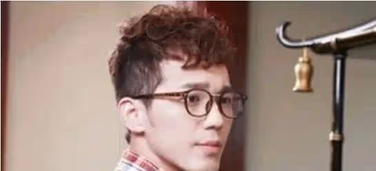 《微微一笑》4年後,楊洋還是原來楊洋,劇中3位配角卻變化太大_肖奈_曹光_白宇