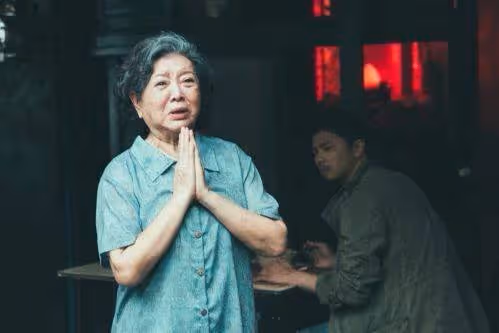 國民阿嬤「陳淑芳」79歲仍不停接戲,她坦言「要顧巴肚、繳房租」...獨居狀況意外曝光