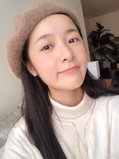 女孩蛻變成女神!徐嬌當年「反串出演小男孩」竄紅 如今23歲「熱舞曬小蠻腰」網友都戀愛了