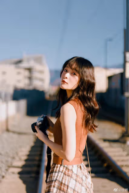 女孩蛻變成女神！徐嬌當年「反串出演小男孩」竄紅　如今23歲「熱舞曬小蠻腰」網友都戀愛了